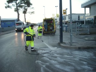 Camion perde gasolio e l’Adriatica diventa una saponetta