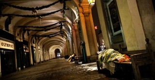 Natale, “aggiungi un posto a tavola”