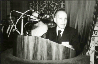 I libri di Caffè: bene recuperarli, anzi no