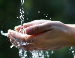 Crociata: “L’acqua ai privati: un affare per pochi”