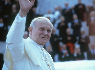 Pochi pullman, da Pescara, per la beatificazione di Wojtyla