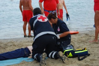 In spiaggia più sicuri, con la Croce Rossa