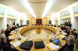 I vescovi italiani sulla scia di Papa Francesco