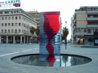 Piazza Salotto: un vuoto urbano o politico?