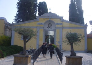 Ognissanti: a Pescara e Montesilvano bus e carrozzine per andare ai cimiteri