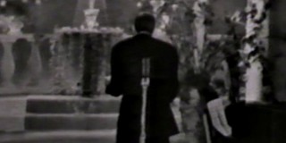 Non è dio, ma sempre il solito “molleggiato”