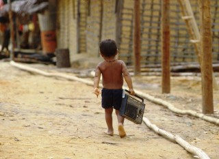 Povertà e conflitti minacciano l’infanzia della metà dei minori al mondo