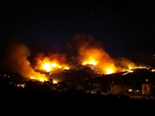 Prima gli incendi, poi la tempesta