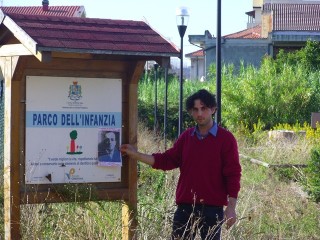 “Il Comune non pulisce, faccio da me”