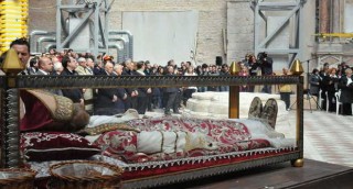 Celestino V: sulle spoglie recognitio e nuovo pallio