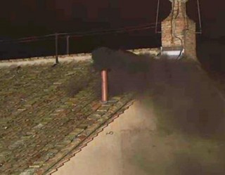 Il mondo col naso all’insù, aspettando il Papa