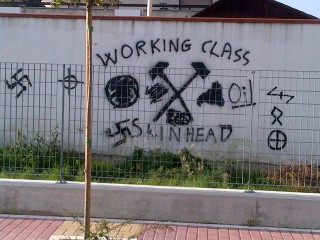 Montesilvano: i focolarini cancellano scritte blasfeme