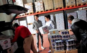 Coca-cola: abruzzesi le bottiglie speciali a sostegno del Banco alimentare