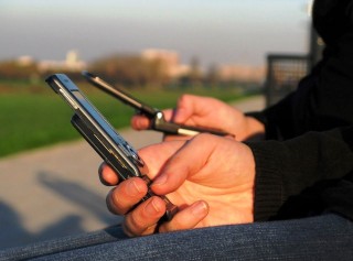 Minori dipendenti affettivi da smartphone