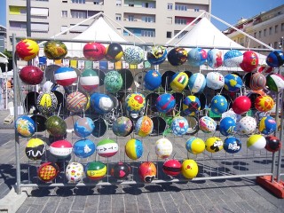 “Indossate un casco omologato, non la scodella”