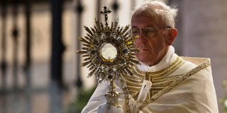 “Impariamo a riconoscere il pane falso che corrompe”