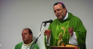 “Aprite le porte a chi bussa a quelle del vostro cuore”