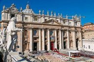 Piazza San Pietro gremita durante la cerimonia di beatificazione
