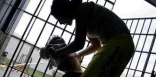 Figli in carcere con le madri detenute: “Aprire le case famiglia protette”