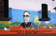 Un murales dedicato a monsignor Romero nella sua San Salvador