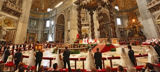 “La Chiesa ha bisogno della coraggiosa fedeltà degli sposi”