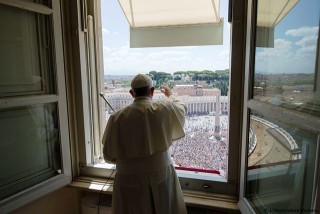 “Il pane di Dio è Gesù stesso: facendo la Comunione riceviamo la sua vita in noi”