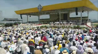 Migliaia di ecuadoregni, ieri, hanno assistito alla messa di Papa Francesco