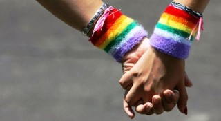 Unioni omosessuali: “La Chiesa non dispone del potere di benedirle”