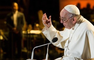 “Una società cresce forte, buona, bella e vera se si edifica sulla famiglia”