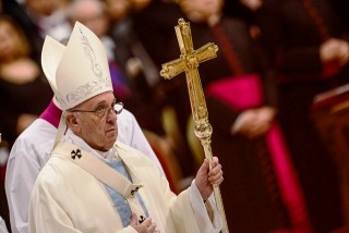 “Dio è vicino all’umanità come un bimbo nel grembo della madre”