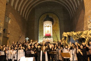 The Original Newport Gospel Singers in concerto per Chirurgia pediatrica