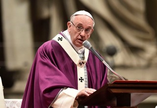 “Il vero pericolo è il consumismo: case piene di cose, ma vuote di figli”