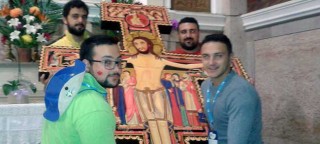 A Pescara la croce e la statua della Gmg