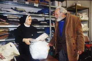 Rottama i tuoi abiti usati per i bisognosi