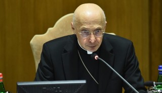 Bagnasco: “Unioni civili in attesa del colpo finale con l’utero in affitto”