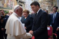L'incontro tra Papa Francesco, il premier italiano Matteo Renzi e la cancelliera tedesca Angelo Merkel