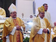 L'arcivescovo Valentinetti e il cardinale Crescenzio Sepe durante la Santa messa