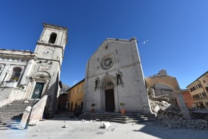 “Siamo colpiti ma non piegati”