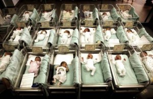 Italia: “Senza fare figli e un fisco più equo lo stato sociale imploderà”