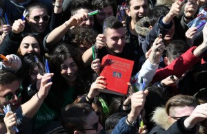 100 giorni all’esame: “Tutti cerchiamo la felicità, fate della vita un dono”