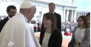 Da Penne al Vaticano: Raffaella ricevuta da Papa Francesco dopo sisma e neve