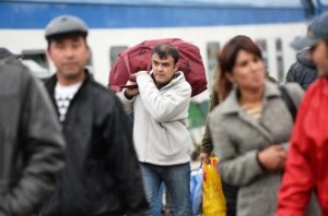 Migranti: “A Londra ogni mese un italiano suicida, molti vivono in baracche”
