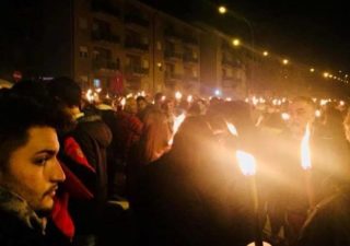 L’Aquila 3.32: “Quell’ora tremenda non può arrestare il suo cuore pulsante”