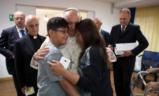 “La vita umana, fragile, malata, scartata, è sempre vita umana”