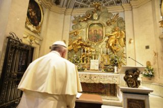 “Preghiamo il Rosario ogni giorno per proteggere la Chiesa dal diavolo”