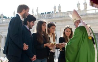 Giovani: “Ci chiamano a lottare contro ciò che gli nega una vita dignitosa”