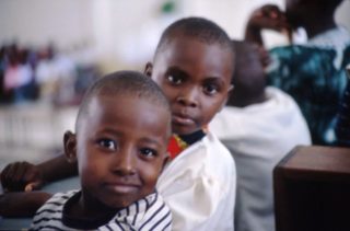 Minori stranieri non accompagnati in Italia: “A rischio violenza, abusi e sfruttamento”