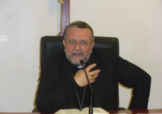 Coro liturgico: “Dovrebbe far cantare l’assemblea, ma spesso la monopolizza”