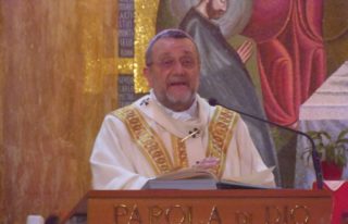 “Abbiamo bisogno che Gesù venga tra le mani dell’umanità per santificarla”