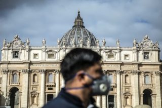 Covid-19: indulgenza plenaria per malati, sanitari e familiari